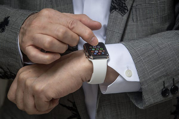 Cách sử dụng tính năng phóng to nội dung trên Apple Watch
