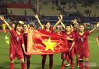 Tặng học bổng nghề cho đội tuyển bóng đá nữ Việt Nam