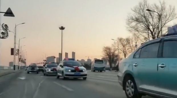 Chàng trai thuê 40 chiếc taxi làm xe rước dâu
