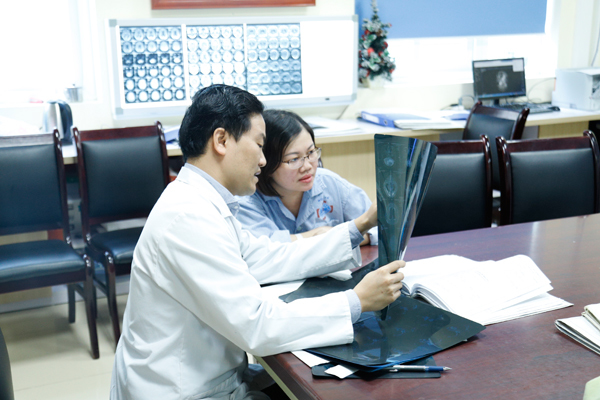 Hôn mê vì ung thư di căn não, người phụ nữ Bắc Giang sinh con khoẻ mạnh