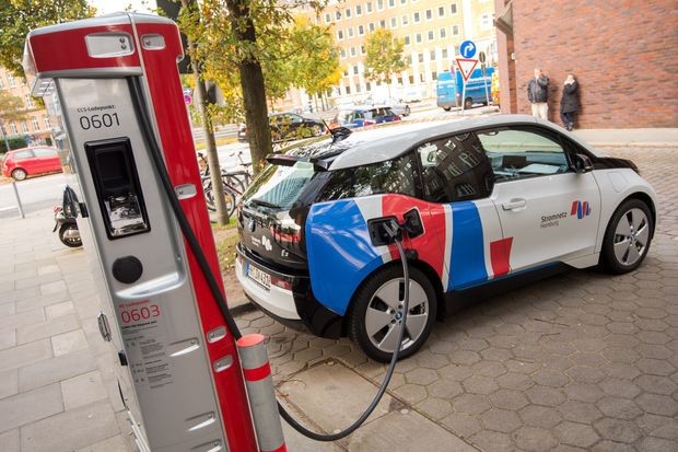 Châu Âu chi hàng tỷ Euro lập tập đoàn sản xuất pin điện ô tô