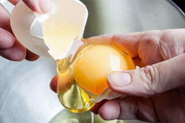 Cách nhận biết trứng để quá lâu