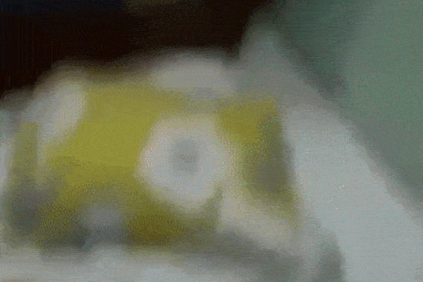 Chồng quăng quật con gái hơn 1 tuổi, quay clip dằn mặt vợ