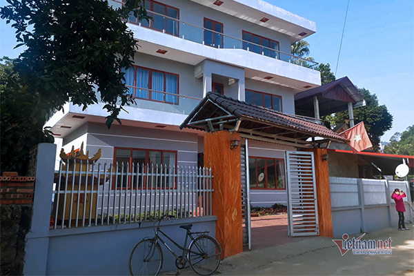 Biệt thự 3 tầng nổi bật giữa vùng núi của gia đình Hà Đức Chinh