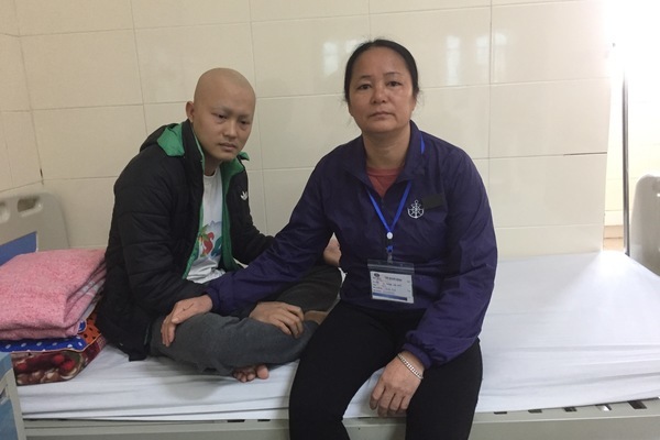 Con vào viện chữa ung thư, bố ở nhà đột tử không ai biết