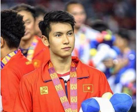 Giành HCV SEA Games, cầu thủ U22 Việt Nam gây 