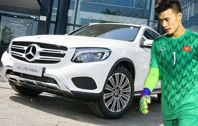 Đại gia tặng riêng thủ môn Bùi Tiến Dũng Mercedes-Benz 2 tỷ