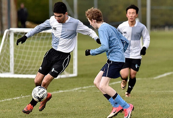 Chấn thương khi đá bóng, nam thanh niên phải cắt bỏ tinh hoàn