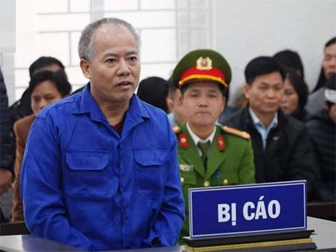 Đang xét xử kẻ thảm sát cả nhà em trai ở Đan Phượng: Bị cáo Nguyễn Văn Đông được dẫn giải đến tòa