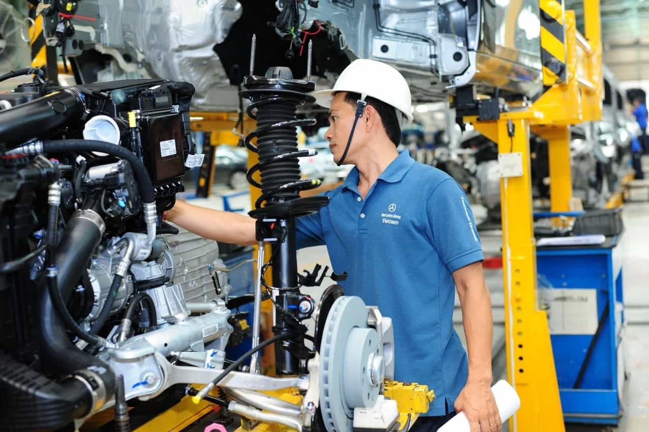 Trả lương qua ngân hàng, công ty phải trả phí mở tài khoản