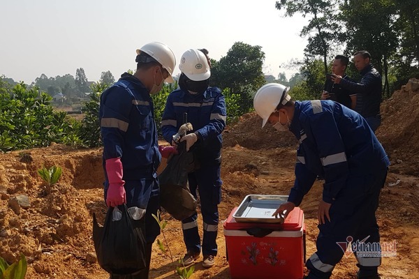 Vụ 11 hố bí mật chôn chất thải hôi thối, huyện Sóc Sơn vào cuộc