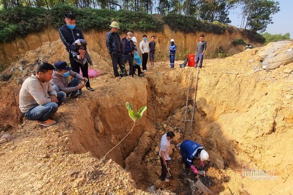 Vụ 11 hố bí mật chôn chất thải hôi thối, huyện Sóc Sơn vào cuộc