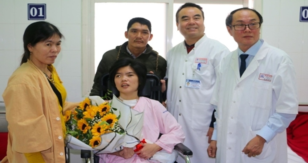 Cô gái đỗ 3 trường ĐH 'bệnh viện trả về' hồi phục kỳ diệu, xuất viện về nhà