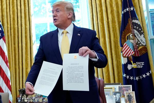 Ông Trump ký thoả thuận giai đoạn một với TQ