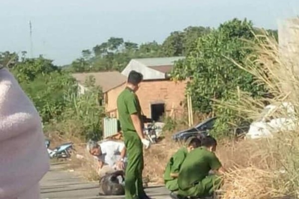 Chủ quán ăn ở Bình Phước bốc cháy như đuốc giữa ngã ba đường