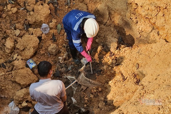 Chủ tịch Hà Nội: Xử lý nghiêm việc chôn chất thải nguy hại ở Sóc Sơn