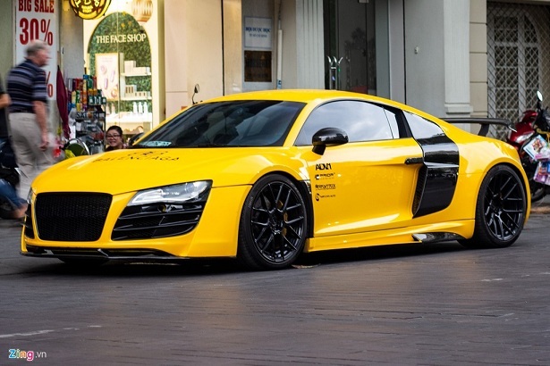 Audi R8 thế hệ đầu tiên lột xác với gói độ tiền tỷ tại TP.HCM