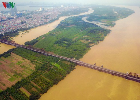 Traces of Red River civilization in Thang Long culture