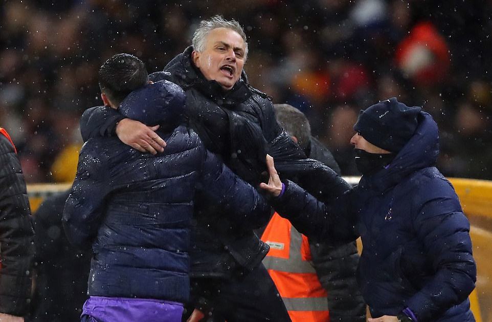 Mourinho cùng Tottenham thắng nghẹt thở ở phút 91