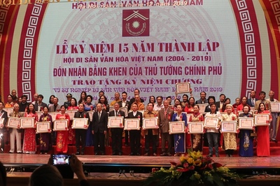 Trao tặng bằng khen cho gần 300 cá nhân có thành tích vì sự nghiệp di sản