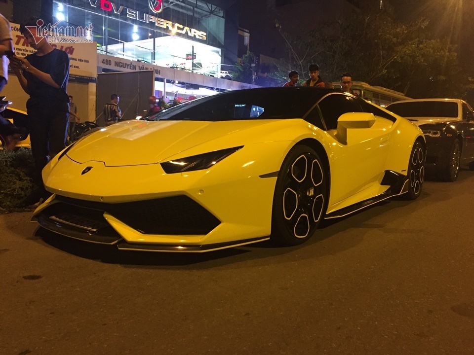 Mãn nhãn dàn siêu xe khuấy động phố Sài Gòn
