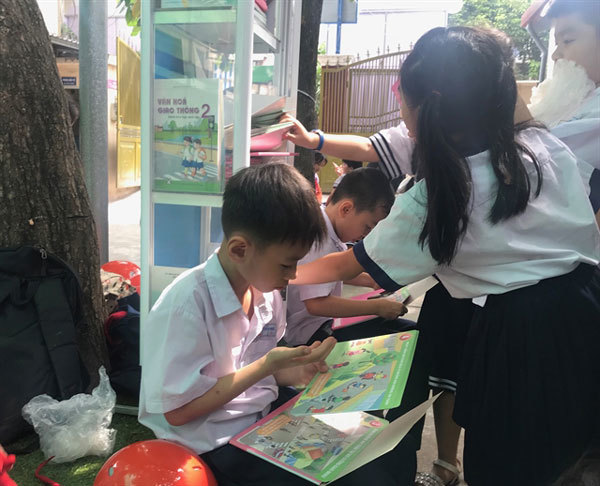 HCM City schools take libraries outdoors to encourage students to read