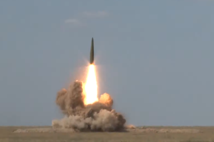 Xem Nga tập trận lớn, phóng tên lửa đạn đạo rực trời