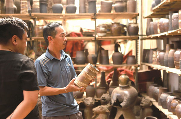 Huong Canh ceramic village