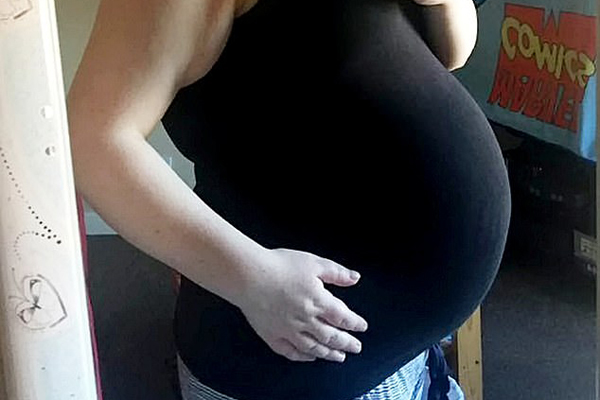 Bác sĩ khẳng định vô sinh, cô gái trẻ sinh luôn con trai nặng 3,6 kg