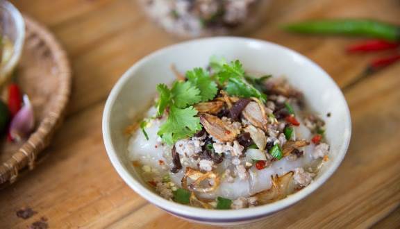 Vietnamese food: Plain rice flan