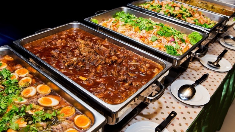 Sự thật đằng sau những bữa tiệc buffet ít ai biết