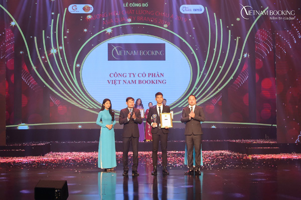 Vietnam Booking nhận giải Thương hiệu Chất lượng Châu Á 2019