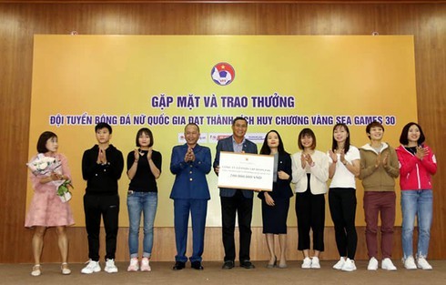 Vietnamese women’s football team at SEA Games receives historic bonus