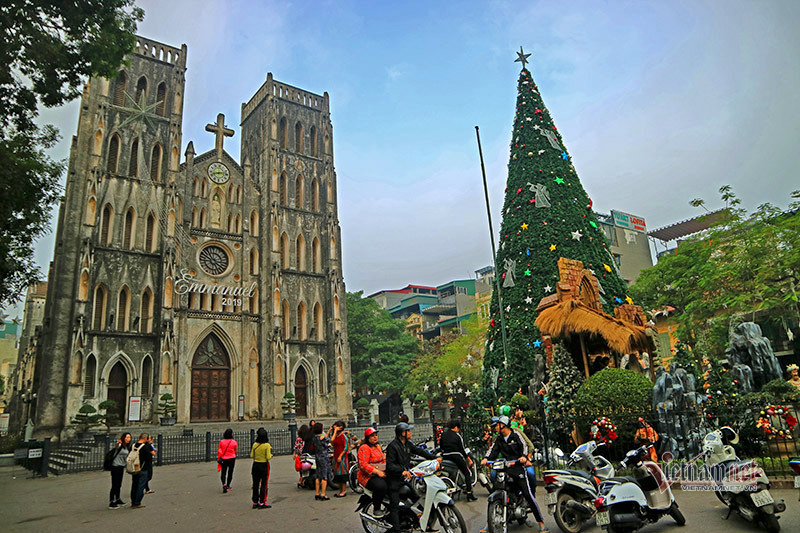 Mùa Giáng sinh hiện hữu khắp ngõ phố Hà Nội