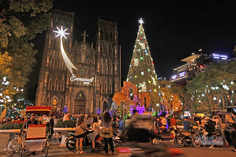 Mùa Giáng sinh hiện hữu khắp ngõ phố Hà Nội