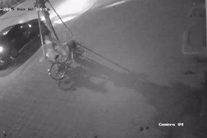 Video tài xế nghi đâm bà cụ tử vong, phi tang xe đạp ở Trâu Quỳ