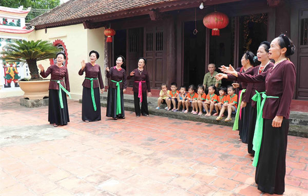 Preserving folk singing with drums