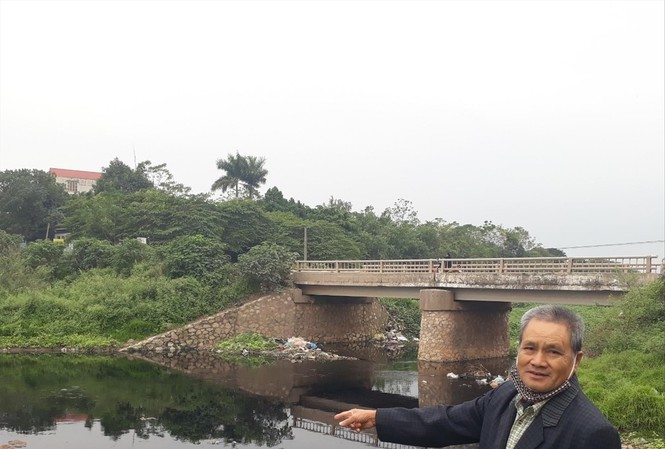 Hanoi residents affected by polluted river