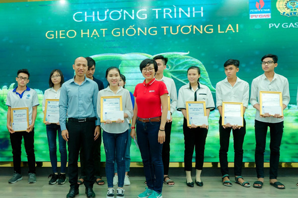 Khi Cà Mau trao 14 suất học bổng ‘Gieo hạt giống tương lai năm 2019’