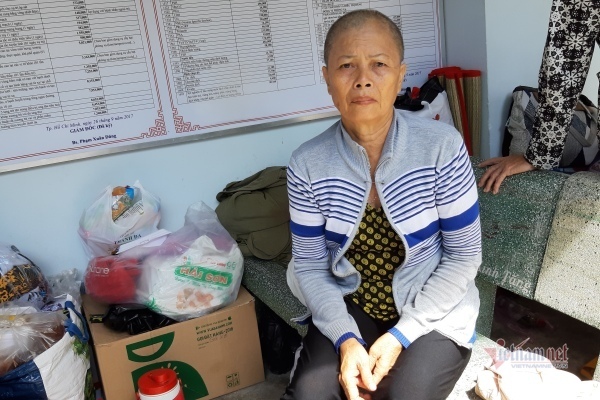 Người phụ nữ “run rẩy” trên chiếc ghế đá sau mỗi lần hóa trị ung thư