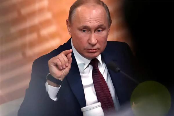 Putin tin ông Trump sẽ không bị phế truất