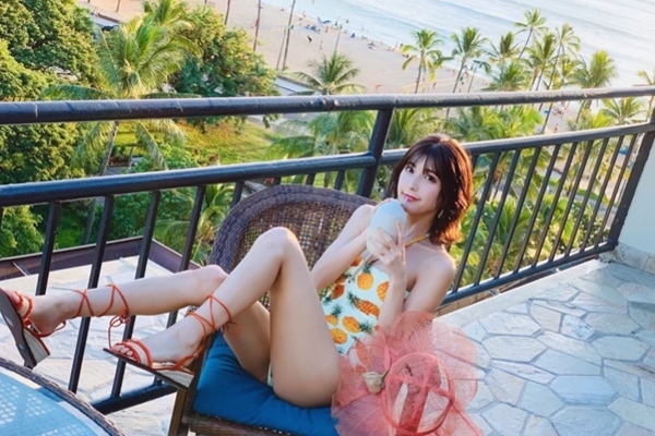 Mỹ nhân bốc lửa Nhật Bản ra sách ảnh áo tắm