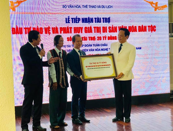 Tuan Chau group donates VND20 billion to preserve folk culture