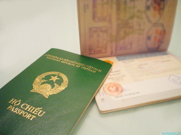 Du khách Việt mất hộ chiếu ở nước ngoài, cấp lại trong 2 ngày