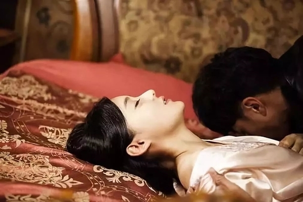 Cảnh 'nóng' phim Trung Quốc đã lừa hàng tỷ khán giả như thế này đây