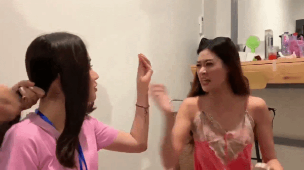 Hoa hậu Khánh Vân 'cãi nhau' tay đôi với chị gái song sinh của Nam Em