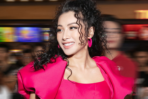 Yaya Trương Nhi khoe vẻ đẹp cuốn hút với tông hồng