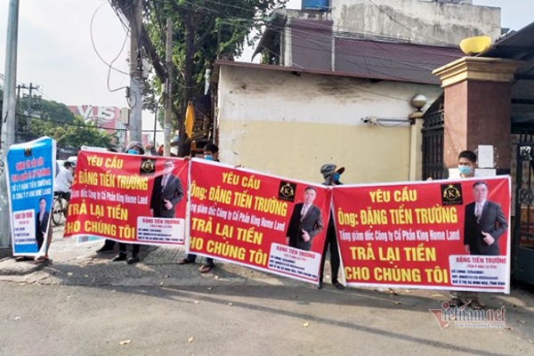 Khách hàng căng băng rôn “tố” Công ty King Home Land vẽ dự án “ma” lừa đảo