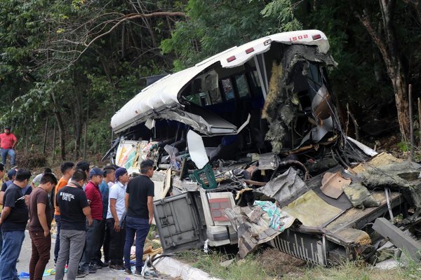 Đâm xe kinh hoàng ở Guatemala, hàng chục người thiệt mạng