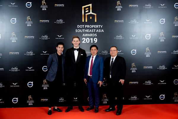 Cam Ranh Bay Hotels & Resorts lập ‘hat-trick’ giải thưởng quốc tế Dot Property 2019